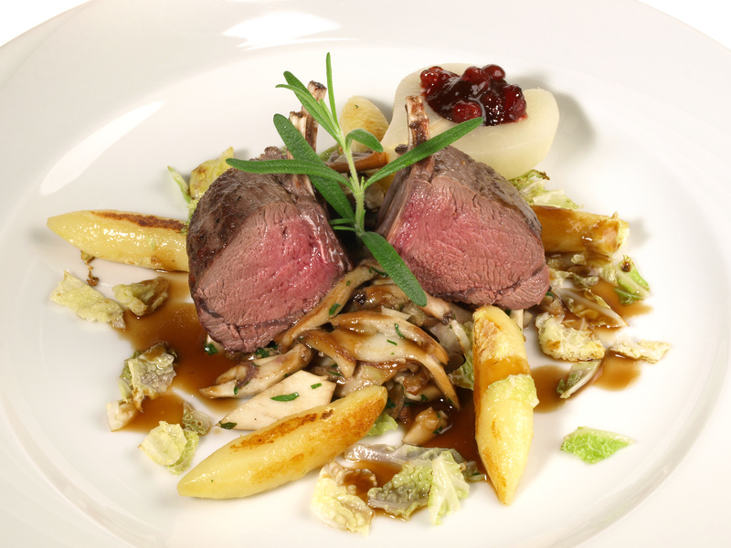 Rehkotelett auf Steinpilze